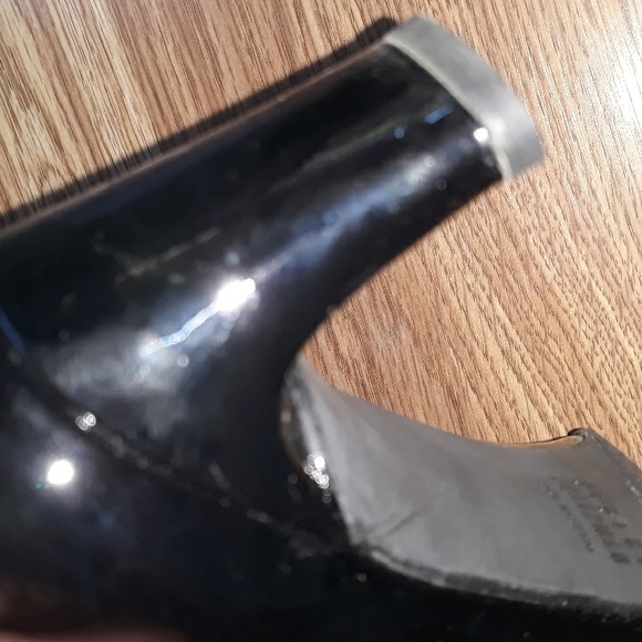 Stuart Weitzman black patent leather heels. Size 7 - Picture 6 of 10